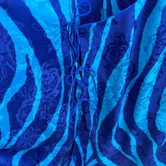 Vintage Flora Kung blue silk wrap dress - Picture 2 of 8